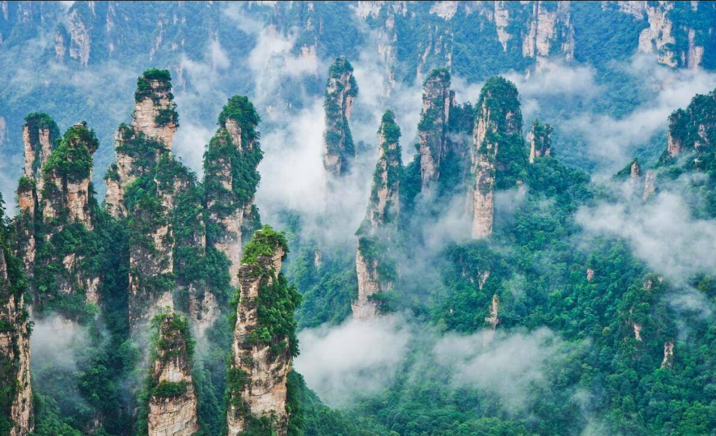 台州自组团——【魅力张家界 全陪班】 长沙、韶山、张家界森林公园（袁家界、天子山、金鞭溪）、天门山（玻璃栈道）、土司城、魅力湘西或千古情演出、黄龙洞、湘西苗寨、凤凰古城双飞六日游   （台州直飞长沙、25人以上含台州全陪导游，赠送魅力湘西或千古情晚会）